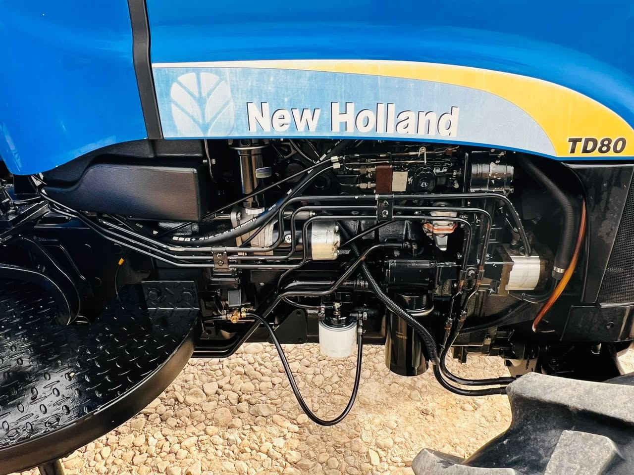 سلام عليكم مكينه للبيع نيوهلند حجم 80 رقم ديالي مكينه بوضع الشركه موديل 2016 مكينه استخدام شخصي تخم تاير جديد مكينه مال جناي  رقم مميز 
لاستفسار ***********
مكان الساحبه واسط الصويره
