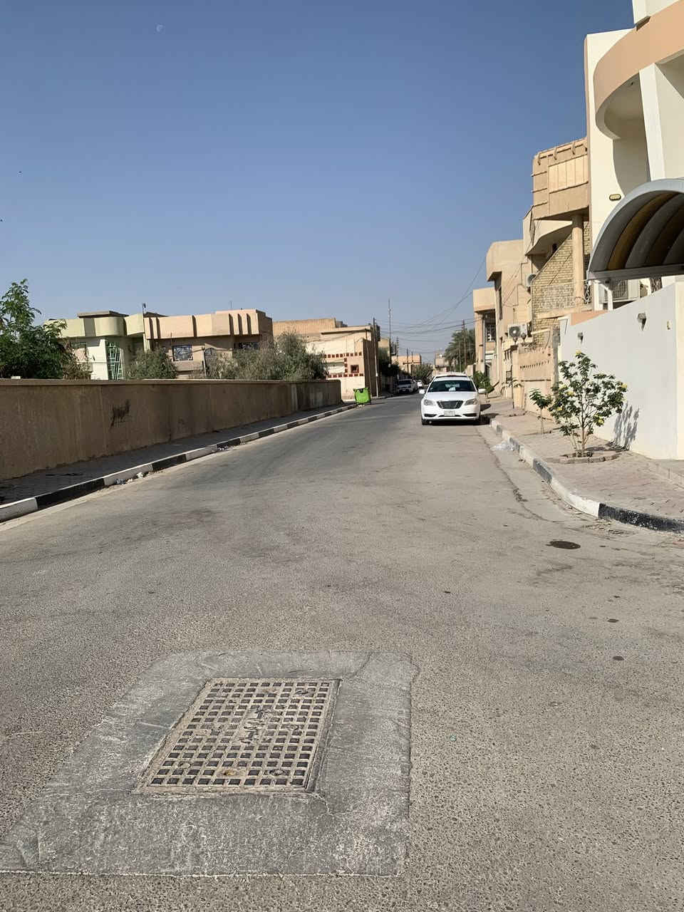 السلام عليكم (انا صاحب الدار لامكتب ولا مروج )دار للبيع  مساحه 150متر طابقين  طابو ملك صرف  ركن  ملحق التعاون شارع الملعب الدولي مجاور مدرسه الميزان يحتوي على 5 غرف نوم اضافه الى استقبال واسعه ومطبخ وصاله واسعه اضافه الى حمامات في الطابق العلوي والسفلي وخارجيه ايضا مع امكانيه بناء غرفه سادسه في الطابق الثاني 
يبعد عن الامام٣كيلو 

سعر/325 قابل للتفاوض 

للاستفسار:***********
واتس اب:***********

ملاحضه:اناصاحب المنزل ولست مكتب عقاري ✨
