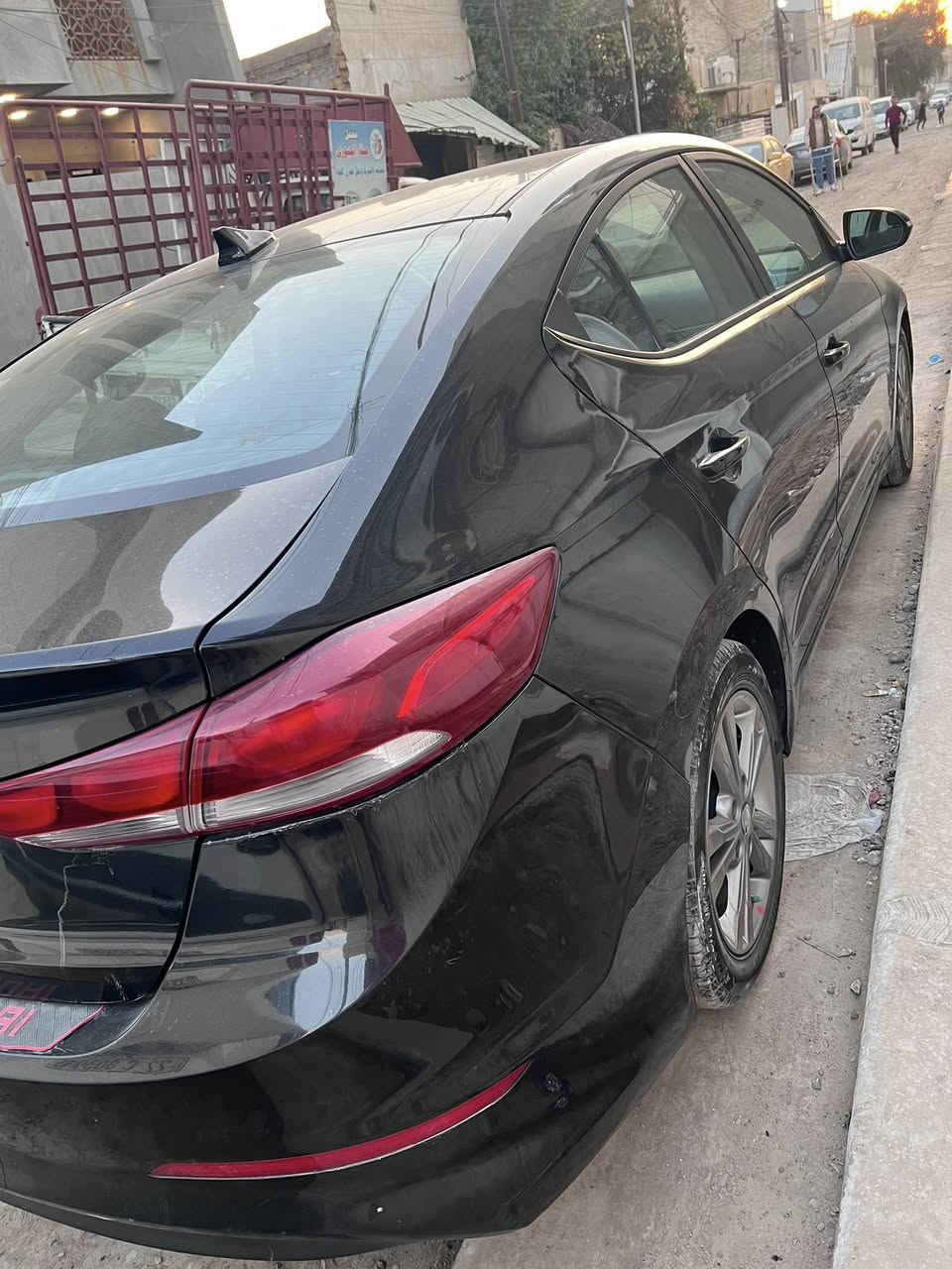 السلام عليكم
النترا موديل17 وارد كندي
سياره حادثه جاملغ وبنيد والبنيد نفسه مصبوغ 
نص مواصفات 
شاشه 
كشنات تدفئه 
ستيرن تدفئه 
مري جانبيه كهرباء +اشاير  
مكينه الفين دوش شرط ما مفتوحة 
رقم بغداد انكليزي بسمي تحويل ثاني يوم 
مكان بغداد الدوره  
سعر ١١٨ وبيه مجال بسيط 
الاستفسار ***********
