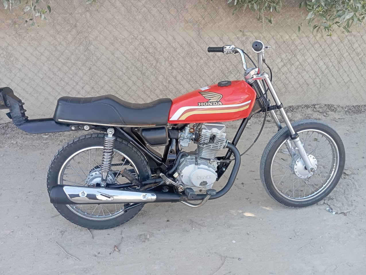 للهم صلي على محمد وال محمد ❤️ 
سلام عليكم دراجه للبيع نامه شلامجه موديل 21 كلك مكينه شاصي كفاله الدراجه كلش حلو وخير من الله مكفوله من نضوح وتبخير الدراجه احله من الصور سعرها 425 وبيها مجال مكاني ديوانيه قضاء الحمزة الشرقي رقمي ***********
