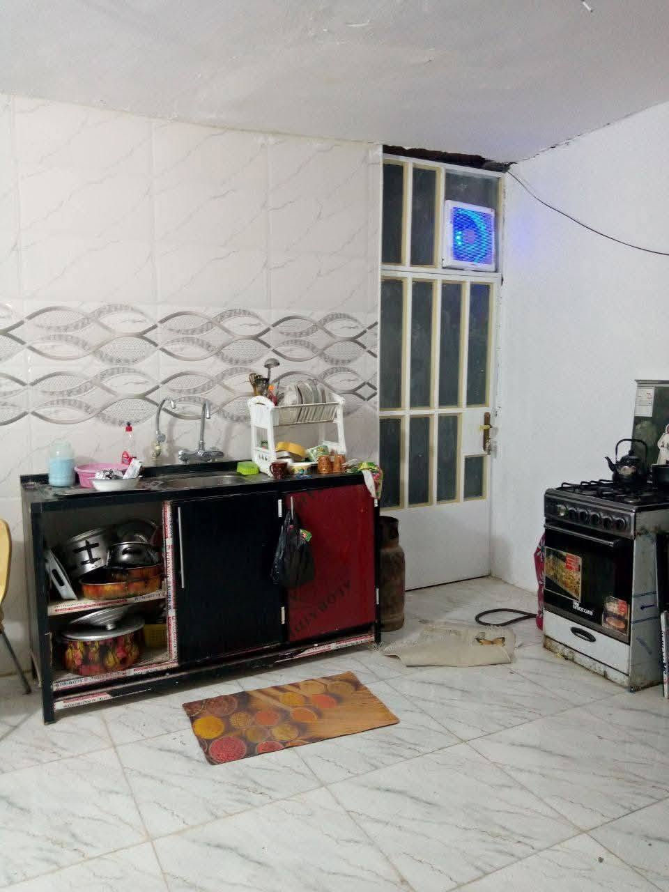 متوفر بيت للبيع مساحة 100متر 
طابق واحد نضيف 
تفاصيل حمام خارجي وطرمه  وستقبال طولها 7مترات ومطبخ  وحمام كبير داخلي وغرفه 
ودرج خارجي 
ملاحضه لبيت اعله من الشارع خريطه جديده مسويها 
بناءوسيراميك وبياض جديد بواري جديده مجاري جديده انسه شي اسمع نزح شتايكر جديد. 
نقص بس واجهيه يرادلها ترتيب 
موقعه 4000شارع مقابيل اسواق علي ابو العيش 
قريب شارع تقريبن 5بيت عن شارع 
الاستفسار خاص


**إذا كنت صاحب هذا الإعلان وتريد حذفه لأي سبب، رجاءا أرسل رسالة إلى الدعم الفني**