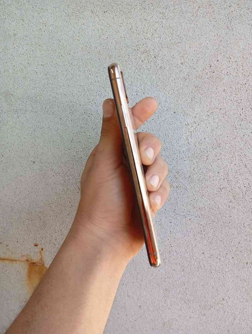 سلام عليكم … مكاني كركوك 

جهاز ايفون XS MAX ذاكره 64 كيكه بطاريه 100 نموذج M\LLA تك سيم كارت او يدعم شريحة الكترونية شاشه 3 خيارات فقط فقط بطاريه مبدل اصلي ابد ماتصرف شحن او فيس ايدي واكف بس الباقي كل جسمه شغال مابي اي عيب اب شرط تاخذه للبيع او مراوسه سعر 190 الف بي مجال شراي اتصل ***********
