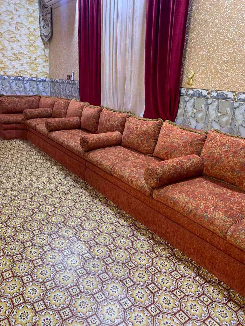 جلسه عربيه عاليه للبيع نضافه ١٠٠ بالميه السعر ٣٥٠ وبيها مجال المكان البصره قضاء الصادق  هاتف ***********
