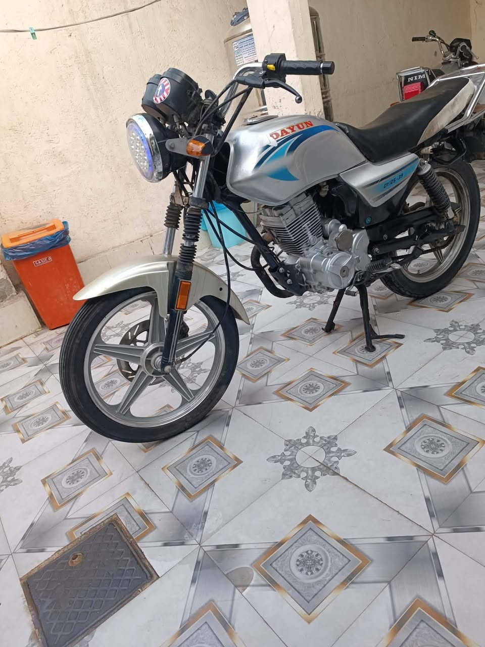 سلام عليكم دايون عظم للبيع موديل 2020 مكفوله كفاله عامه اوراق اصولي كمرك مدفوع دراجه كامله مكمله نكره سلف كهربائيات كلها شغاله عدادات دراجه حلوه وناعمه مكاني طويريج السعر 750 وبيها مجال كلش قليل /***********

