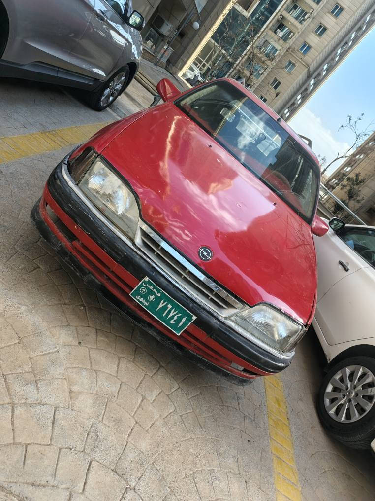 ئوميگا ستيشن موديل ١٩٩٢ سنوي واجيهة مكينه ي دوكه لي هه يه باقي هه مو به شه رت گير ميكنه اكسل كاره بايي هه موي ايش دكات ليدران و خايسي نيه له هه و ليرم 
*********** أربيل, العراق
