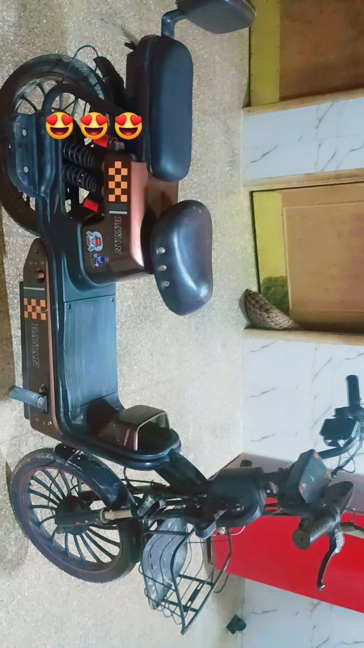 سلام عليكم للبيع دراجه شحن جاهزه من كلشي مكات حله شارع 80,***********
