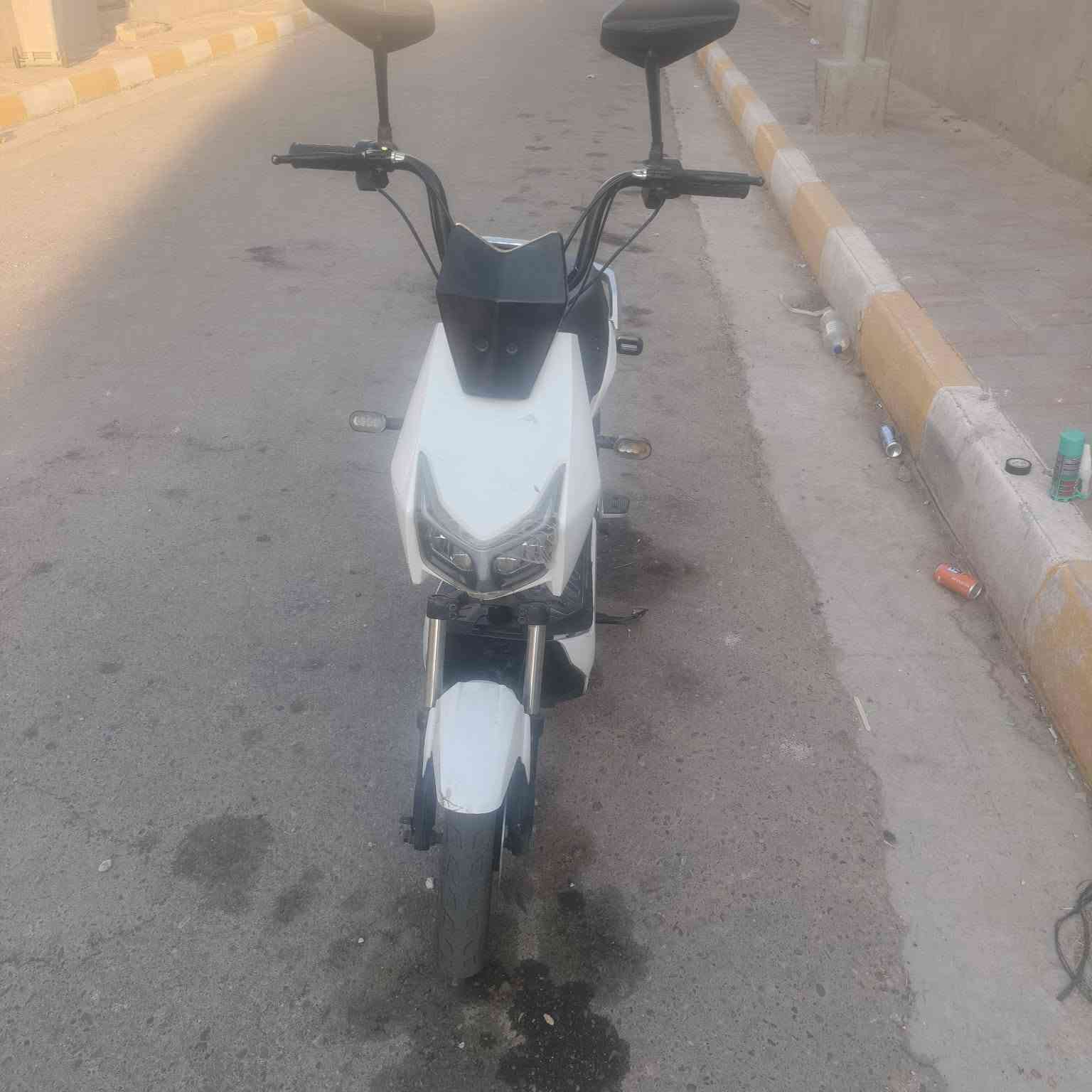 سلام عليكم دراجه شحن للبيع اربع بطاريات عل فحص كهربائياته كلهه شغاله موديل 25 نضيف جدا سعر 200 الف مكاني رمادي رقم تليفون ***********
