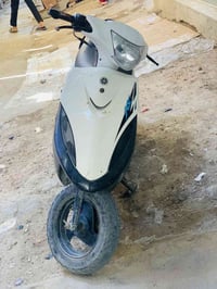 يع دراجه نضيفه لمكينه كفاله بس بيه نوقصات بصيطه  السعر 300وبيه مجال بس...