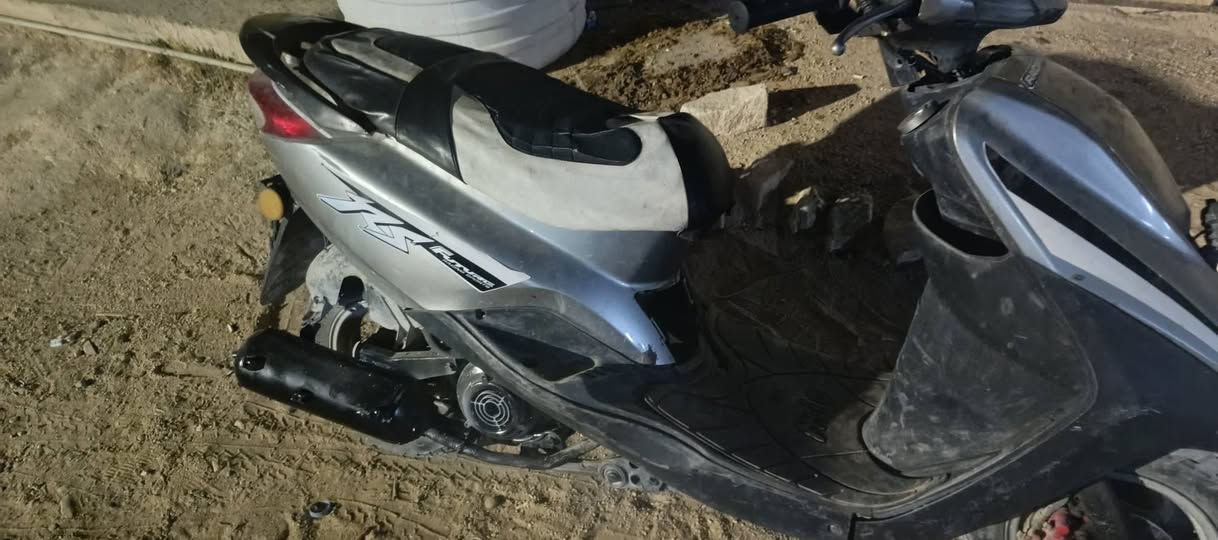 ماطور ياماها بريز ياباني للبيع كفاله عامه شغال سلف وهندر تشغل وتمشي
السعر ٣٥٠ وبيه مجاااااااال 
للاستفسار التواصل على الخاص 
او الاتصال على الرقم 
***********
