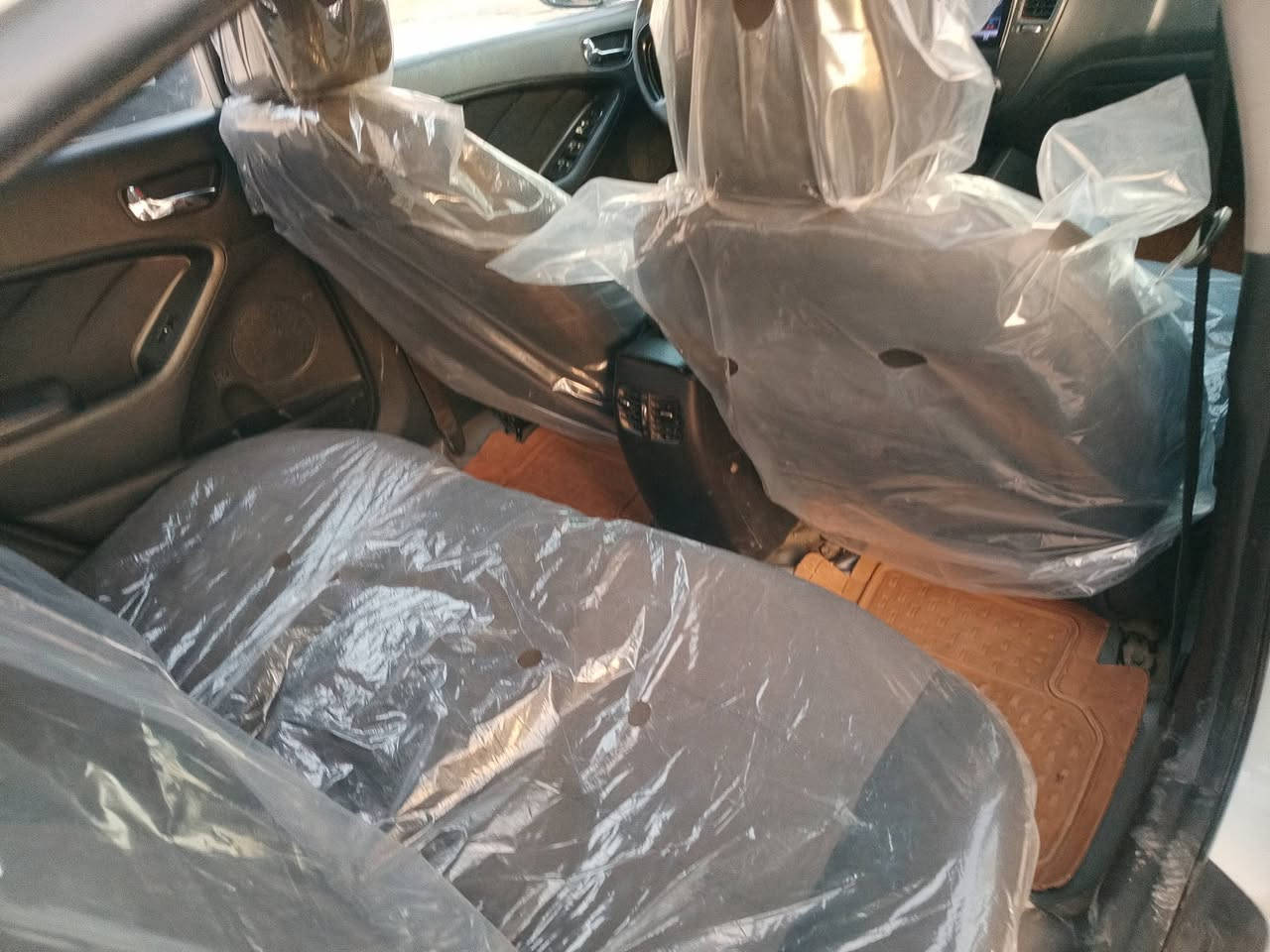 .اسلام عليكم 
سيراتو موديل 14 خليجي سياره بي مكان صبغ جماليه مكفول من الحادث.. كير محرك تبريد مكينه كفاله محرك 1600 فول مواصفات رقم ربيل شكل جديد نكليزي تحويل شوكت ما يعجبك حولك سعار 102بي مجال شي بسيط 
آلعنوان بغداد بلديات 
***********
