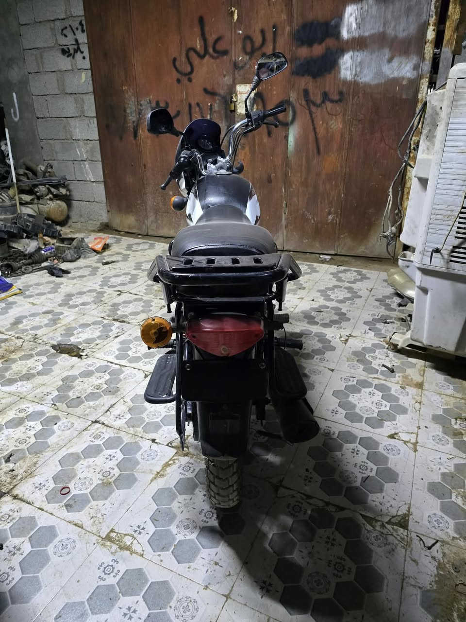دراجه بوكسر موديل 22 دراجه خير من الله كامله بس زوج اشاير نقص وهاي كدامك نضافه السعر مليون و 100 وبيها مجال للشراي 
للاستفسار : ***********Hasan Hsen
