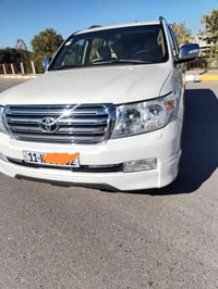 لاندكروز ستينه ٢٠١١ اصل بلاديه السياره فول مكفوله السياره ماشيه ١٨٠ ال...