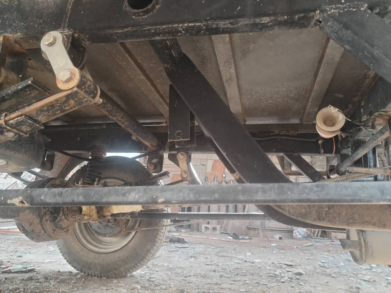 السلام عليكم ستوته للبيع موديل 23 كلها شغاله محرك معمر جديد كهربائيات كلها شغاله ضفيره جديدة بودي مغلف2 ملم تايرات جدد اسبير السعر مليون و ثلث ميه ***********
