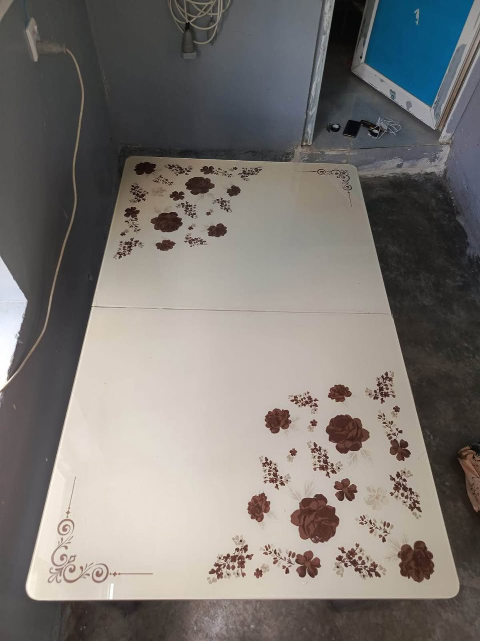 متاح ميز طعام بدون كراسي نظيف حيل سعره 25 وبي مجال *********** كركوك, العراق
