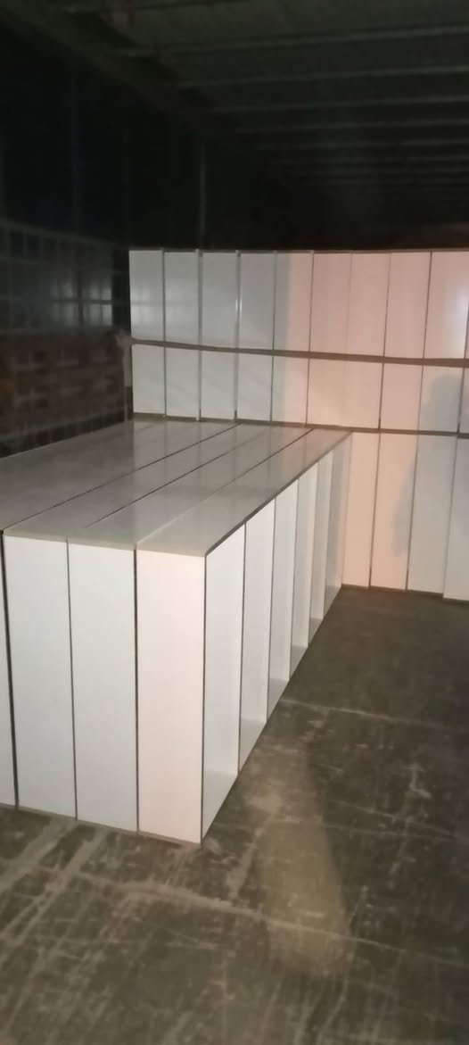 رفوف فاتيرينا للبيع  يوجد عدد حسب الطلب جديد   ميسان العمارة الأتصال على الرقم *********** عمارة, ميسان
