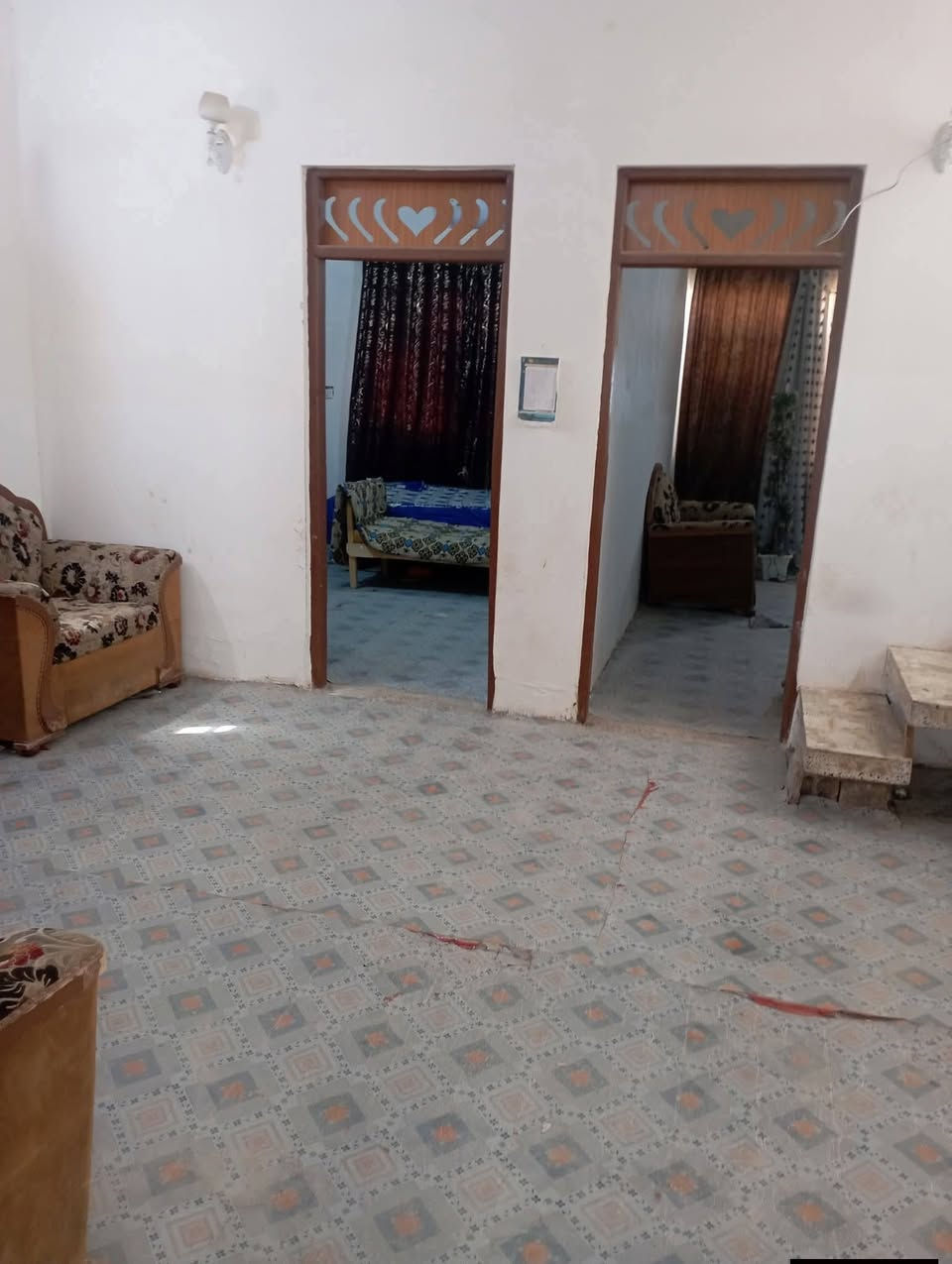 السلام عليكم دار للبيع  مساحه الدار 200 العنوان قرب الجداول مقابل حي عدنان للاستفسار *********** أو ***********
