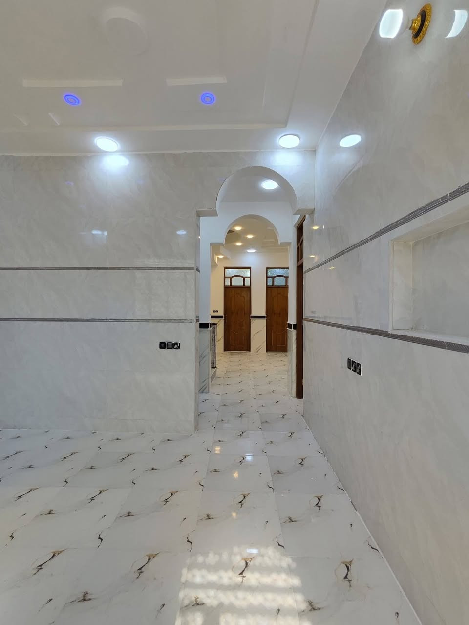 الدار للبيع نهاوند الثالثه خلف شارع 20 م قرب المدرسه المساحه 200 متر طابق واحد بناء حديث جاهز للسكن
.   

 للاستفسار الاتصال على الرقم ***********
