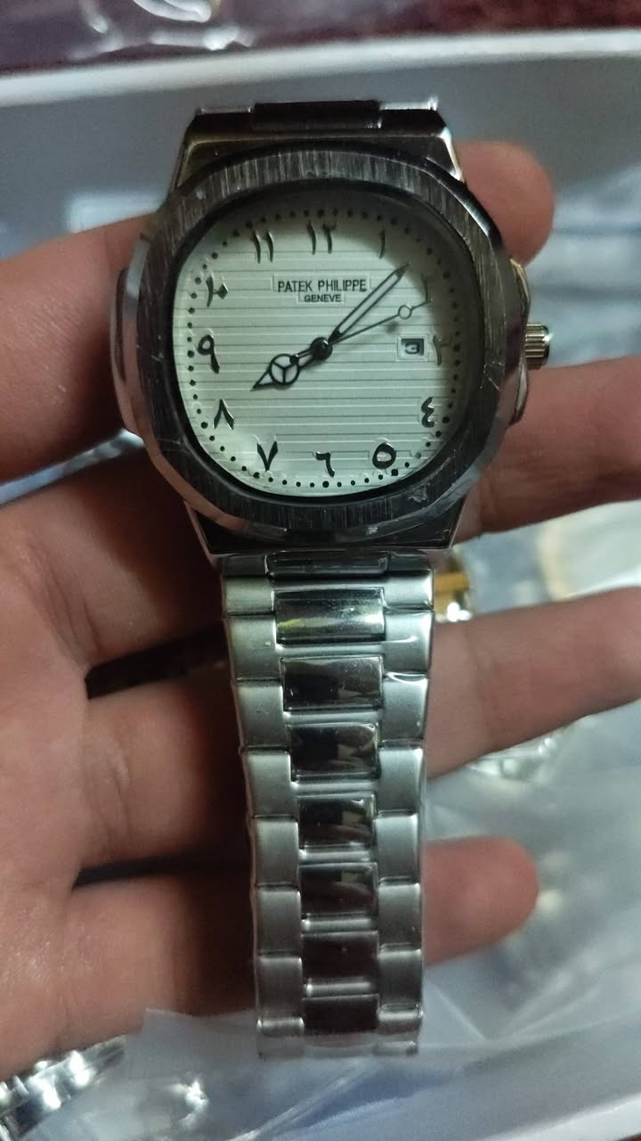متوفر ساعات باتيك فيليب للبيع السعر جوه السوگ وشرط ارخص من البيجات سعر القطعه ب 15 الف بالبيجات من 20 وفوگ بس يمي 15 الف لأن اريد اصفي البضاعه واكو ساعات نسائيه هم وساعات رولكس للحجز التواصل واتساب ***********
