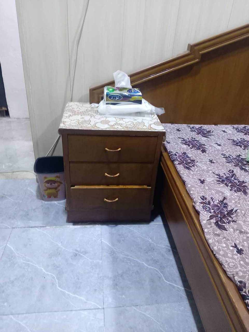 السلام عليكم. غرفة نوم مستعملة نظيفة للبيع. السعر 300 الف وبيها مجال. بغداد حي القاهرة
***********
