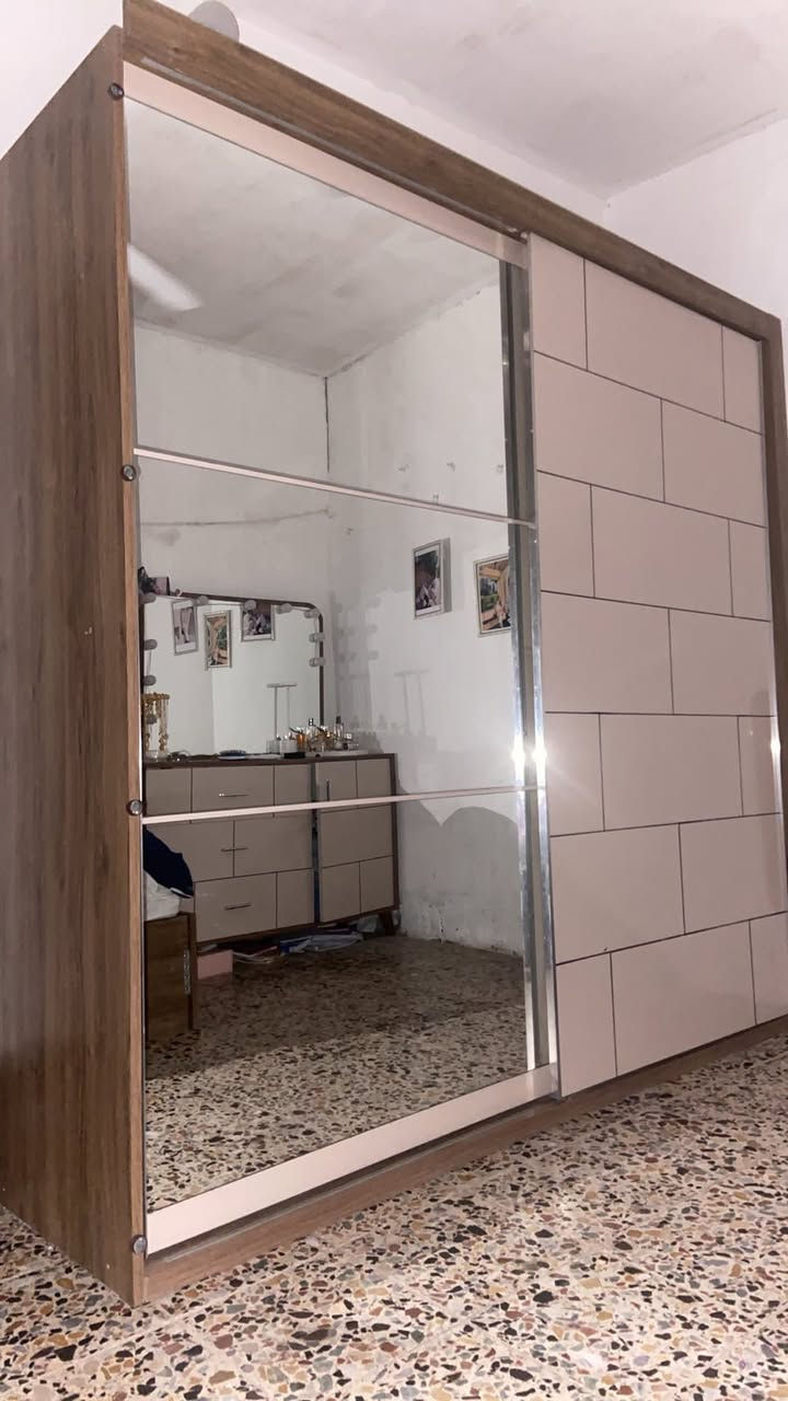 سعر٣٠٠ وبي مجال في بغداد السيديه بيها اضرار موجوده بالصور بالكنتور وبالكومدي وجربايه مصغرتها جانت جبيره بس مبيها ضرر والكنتور جبير والميز جبير ايضاً


**إذا كنت صاحب هذا الإعلان وتريد حذفه لأي سبب، رجاءا أرسل رسالة إلى الدعم الفني**