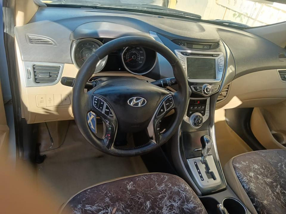 الانتره وارد امريكي  موديل12 سياره ضربتها بابين واحد معمر وثاني مبدل  سياره فول كير جديد تبريد شغال  باسمي سياره رقم بغداد جديد تحويل ثاني يوم سياره بشده وبيها مجال 
سياره الاستفسار الاتصال على رقم ***********
