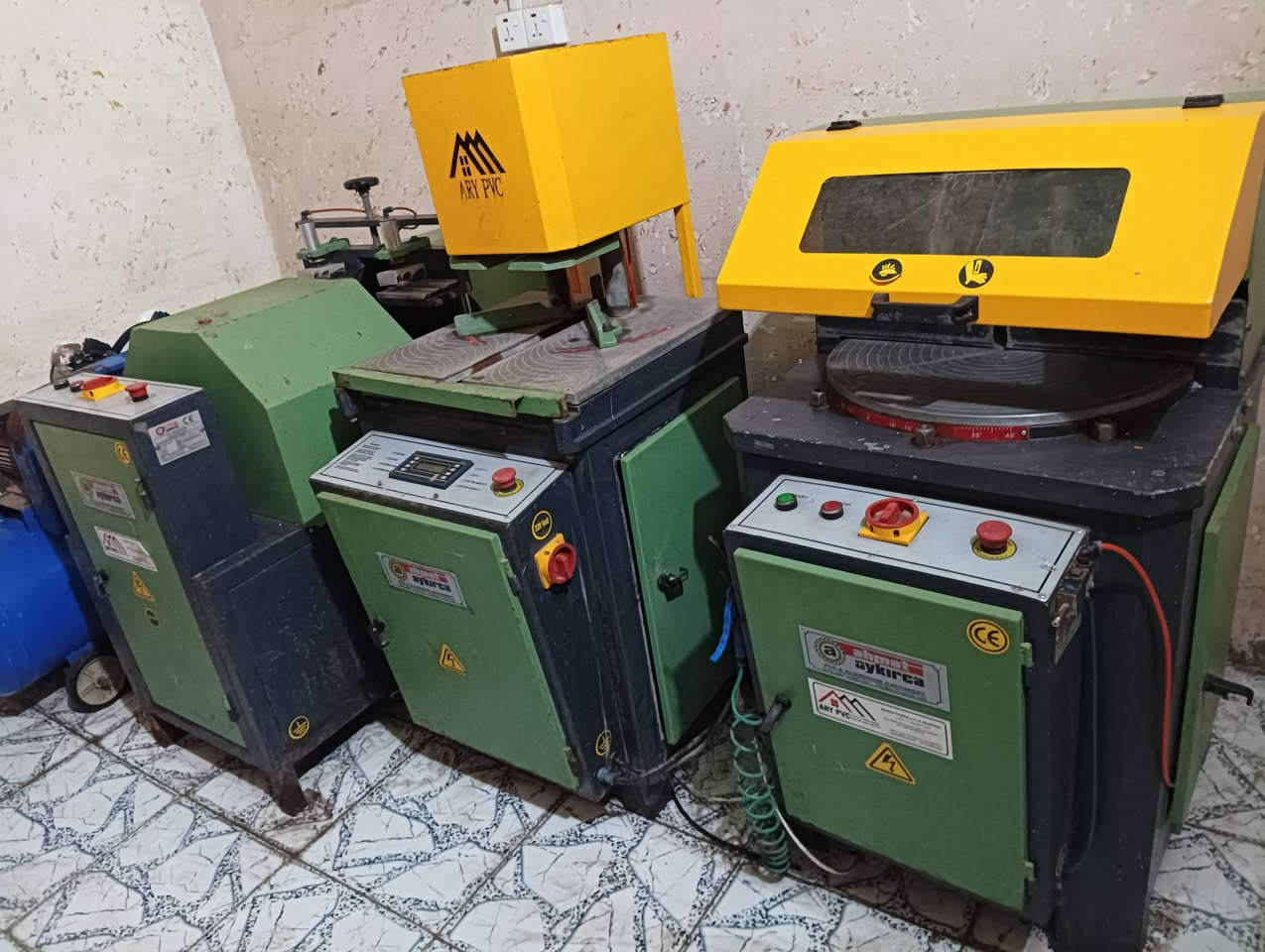 السلام عليكم للبيع معمل bvc. سنكل 5 قطع مع كمبريسر اي استفسار الاتصال على الرقم ***********. ***********. أو على الخاص في بابل الحله
