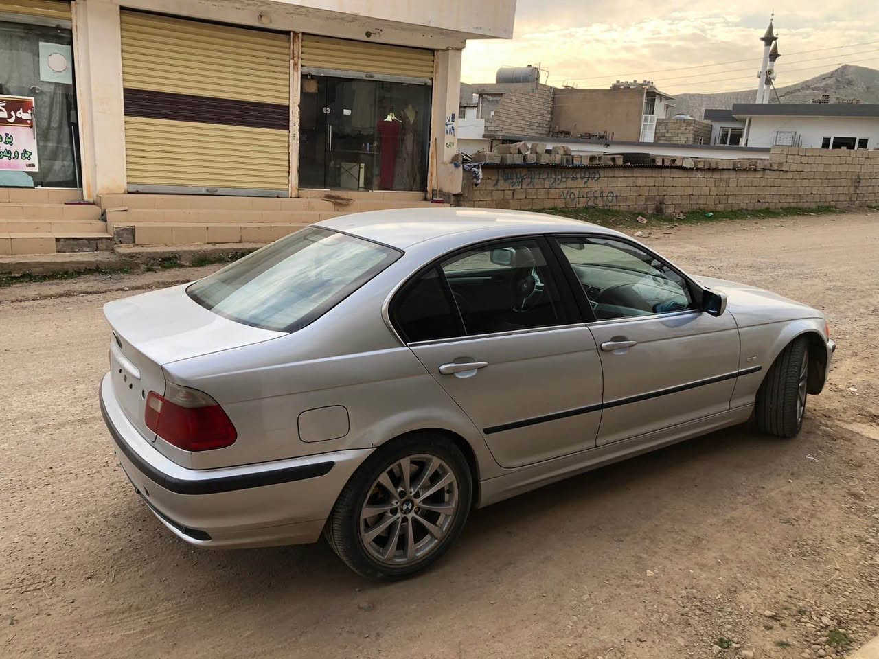 Bmw 330i 2002 
مەنەفیست و غرامە بەشەرت پاکانە سۆرانە نمونە لو جوانی سەقفو حیزام بەشەرت گیر مەکینە تەقەو رەقە هەمووی بەشەرت دینار مەسرەفی تیدا نیە سعری ٥٠ و معامەلەی برایانە 
*********** أربيل, العراق
