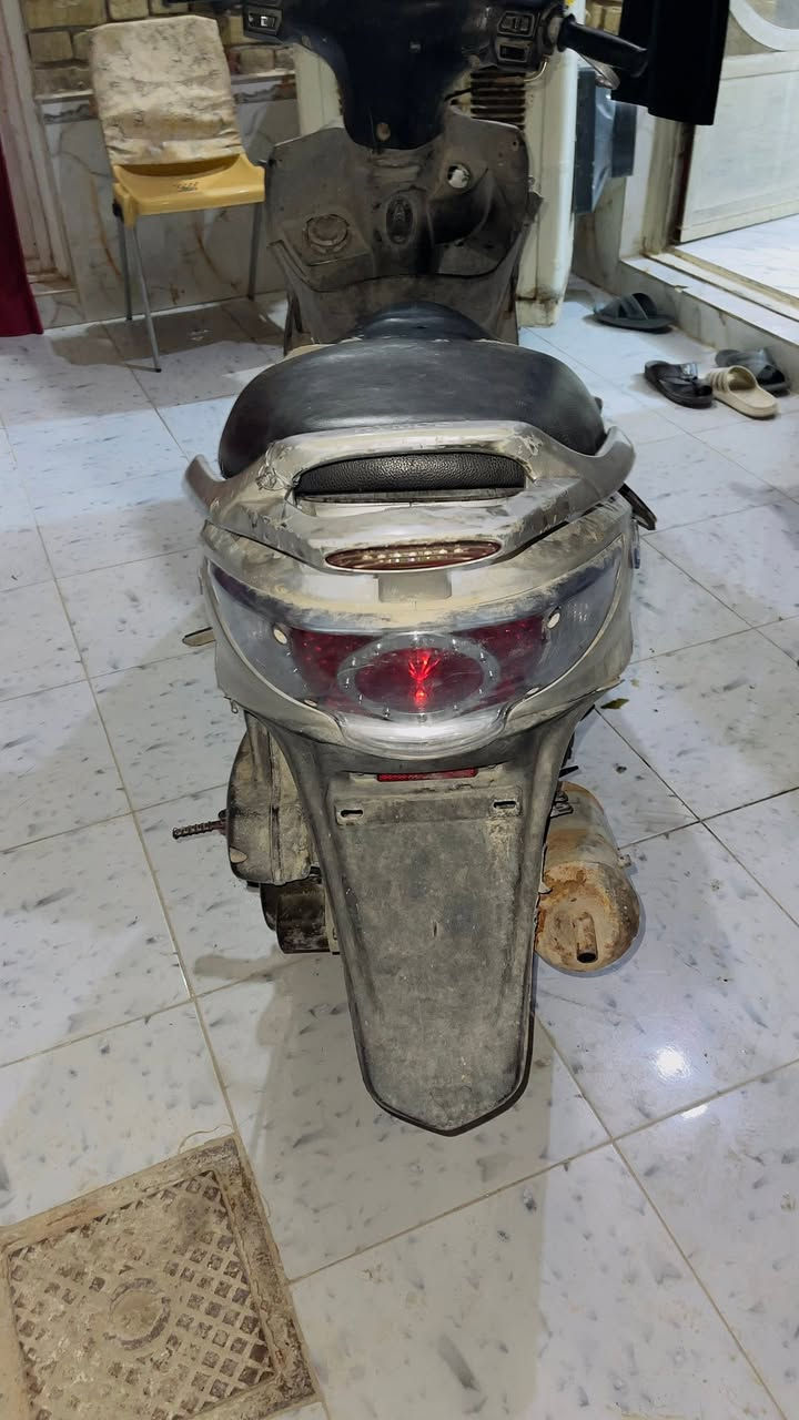 جي فور للبيع كوم حديد ابيعلك شغاله توني مجفتها ب 200 وبيها مجال ناصريه مركز ‭***********‬

‭***********‬
