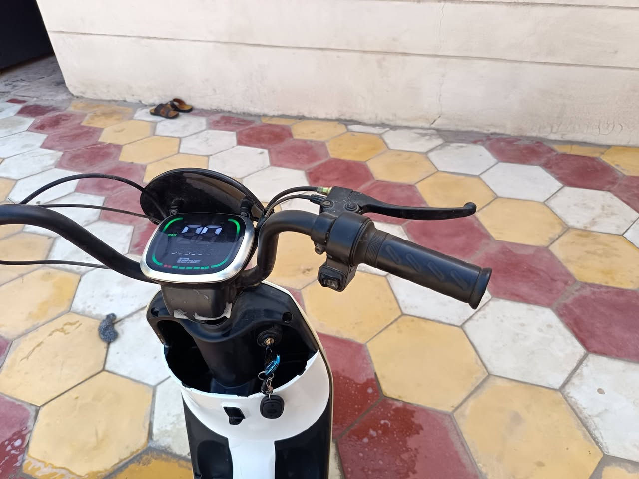 السلام عليكم دراجه شحن للبيع حجم 14السعر 300وبيها مجال /السماوه الوركاء للستفسار هذا الرقم ***********
