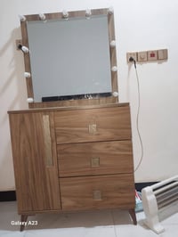 غرفة خشب • ٥ قطع • للبيع