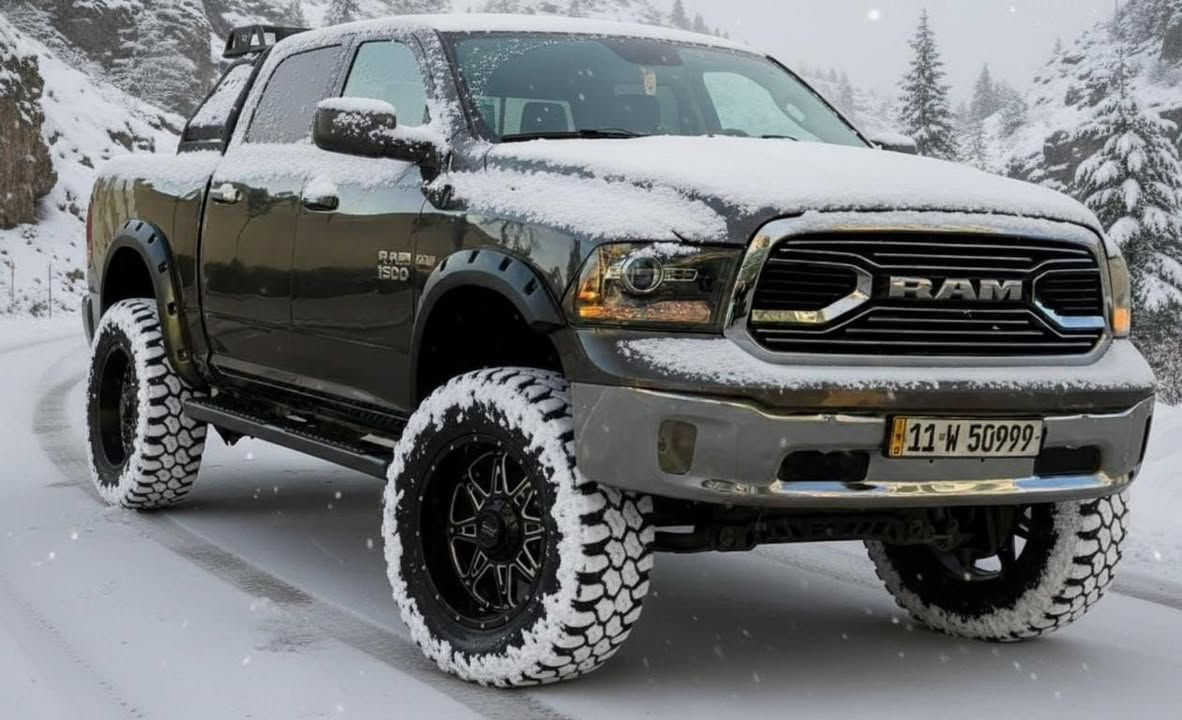 DODGE RAM 1500 SLT CLASSIC 2017 V8
النوع : دوج رام 🐏.
الفئة: كلاسك CLASSIC.
الموديل: 2017.
اللوحات: بغداد.
المواصفات الاساسية:
١- الباب الخلفي طويل وبدي قصير.
٢- محرك بسعة 5700 سي سي (V8) هيمي🏎💪🏻
٣- المسافة المقطوعة فقط (112كيلو ).
٤- شاشة كبيرة (تيسلا) نَفكَيشن (GPS) مع تحكم كامل في التبريد من خلال الشاشة والعديد من الميزات الاخرى.
٥- كاميرا خلفية دوارة.
٦- تحكم في مقود العجله و في نظام الكروز المخصص للسرعة.
٧- زر التحكم في نظام مانع الانزلاق(التراكشن) و السحب (TOW/HAUL).
٨- المقاعد جلد تحتوي على ايرباكات.
٩- قطعتين تبريد امامي وخلفي.
١٠- مخارج طاقة و USB.
________________________________
التعديل والاضافات: منظومة غاز 80 لتر اتفول ب 10 الاف اقتصادية الى درجة 
١-السيارة تحتوي على تعديل كامل بالنسبة لنظام التعليق الهوائي (مرفعة 11 انج ) وكما مبين في الصور
٢- ويل تزويد وتاير تزويد امريكي الصنع اصلي، تم اضافته في امريكا
٣- تايرات جبلية امريكية الصنع نوع (COOPER) كما مبين في الصور.
4-دبلات غاز تزويد من شركه رف كانتري سعر الزوج 1000$ 
5-طبلة اعلى تزويد سعر الزوج 12 ورقه 
________________________________ 
ملاحظات:
١-الحادث بسيط جداً طخة بسيطة في باب السكن فقط و(بدون اي ايرباك) (السيارة جديدة جدا ومميزة جدا عن مثيلاتها) . لكن صبغ جمالية بشرط بدون دواخل 4 قطع فقط رش والصور موجوده قبل الصبغ وبعد الصبغ والسياره ليبل واحد كلها 
٢- السعر ( 213 ) قابل للتفاوض 
٣- مكان السيارة المنصور
***********
***********
-
