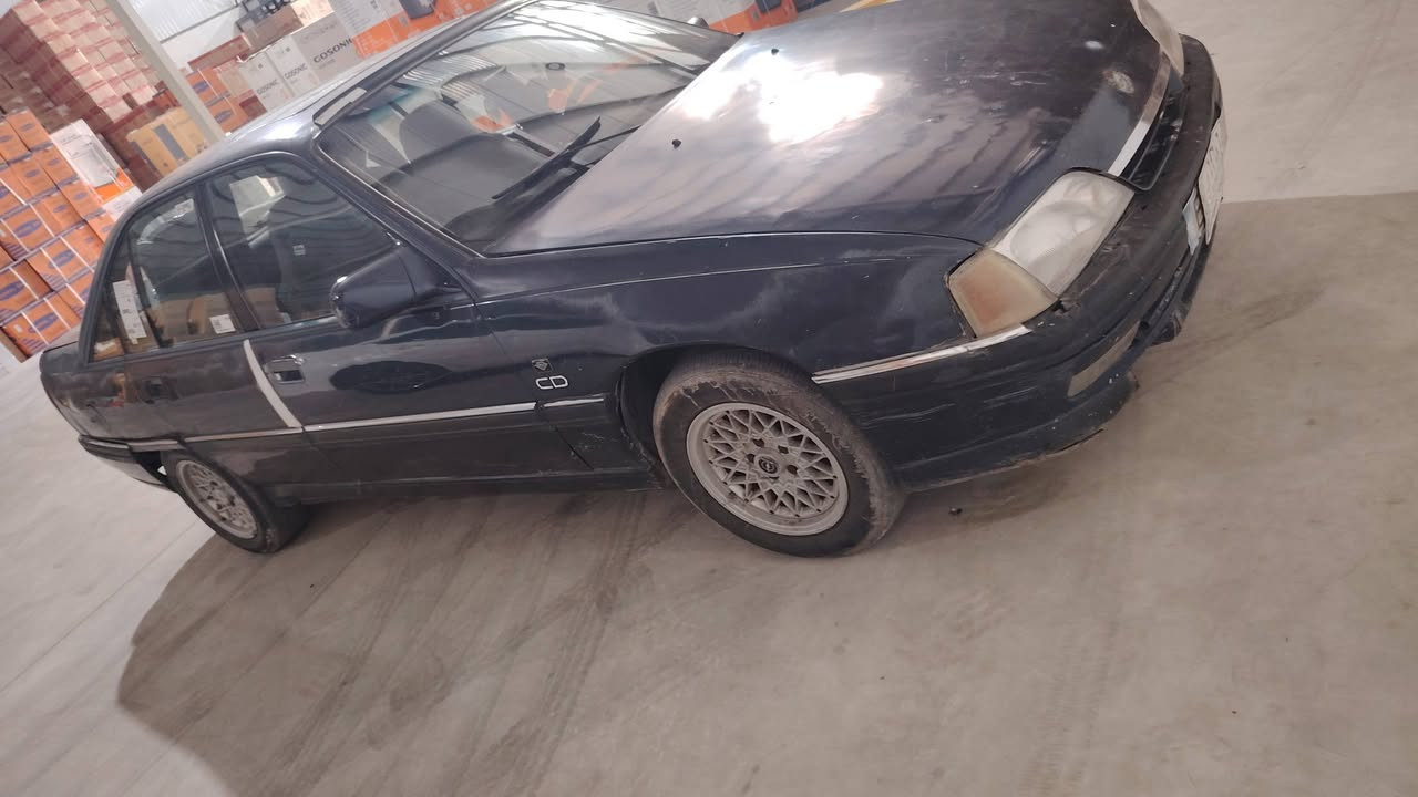 سياره اوميجا موديل 91 سياره بدون ضرر  فقط سنويه ل 28 دفتر بنزين جير محرك بالشرط شرط التحويل السعر 33 وبيها مجال للشرايه المكان كركوك ***********
