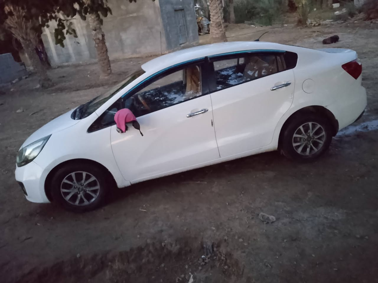 السلام عليكم سياره كيا ريو للبيع موديل 13 محرك 1600 سياره حلوه والسعر 98 وبيها مجال رقم الهاتف ***********
