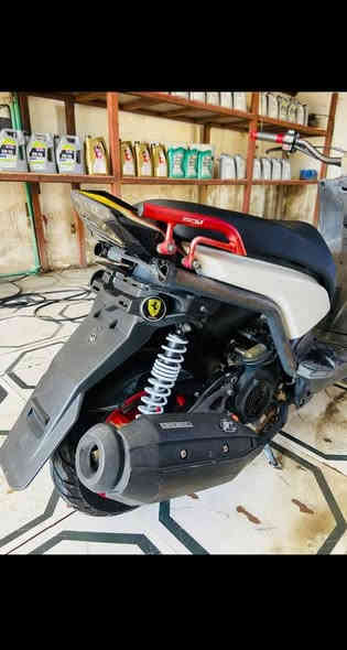 سلام عليكم عيني دراجه سكنز  جبلي جديدههه تونيني طلعته من الرمبه قبل شهرين جديده ونضيفه وكفالله عامه الدراجه  معدله عليعه تعديلات بصيطه وحلوه خوان حمله والديكم الموشراي لا يخابرر سعر 1250)ولشراي يخابرني بي خيرر ويدلل ***********
