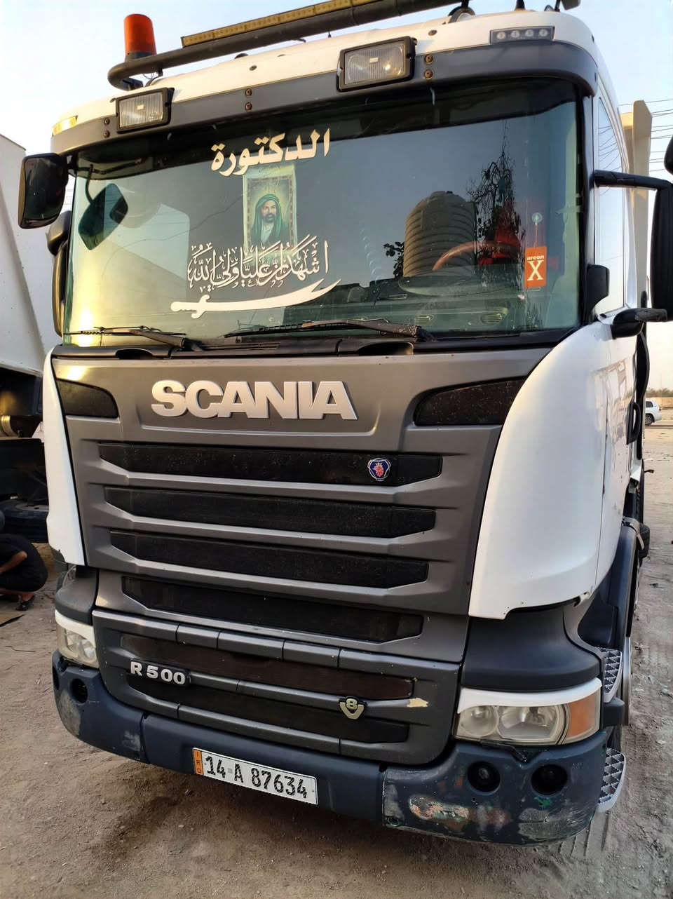للبيع سكانيا قلاب موديل 2009 مسجله 17 ماتتنزل هزه جديده محرك 500 كير 1000 او كير عادي طخم تاير بدي مع التعلاوات 26 متر سياره خير من الله للستفسار الانصار عله الرقم /***********/ عنوان السياره البصره الزبير مكلف بالنشر لحد يراسني اتصل علرقم يمه السعر
