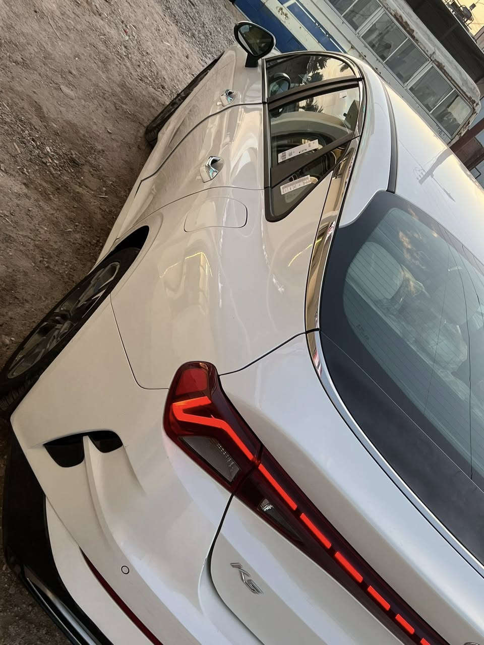 السلام عليكم
للبيع كيا K5 2021 
خليجي محرك 2500
داخل لونين
بصمه ابواب
بصمة تشغيل
بصمه جنطه
جنطه ذكيه تفتح عند الاقتراب
حساس امامي
حساس خلفي 
٥ انظمه قيادة
اوتو هولد
شاشه اعطال
شاشة كبيره كامره دواره 
اشاير بالمري
مري تفتح وتقفل عند الاقتراب
تبريد منفصل 
كامره view
السيارة ادامه كامله لمنظومه البانزين 
بيهه صبغ الجاملغ الامامي اثر طخه خفيفه وانصبغ
وبيهه رصعات ثنين بالباب ووحده بالبنيد وبارد 
***********
***********
