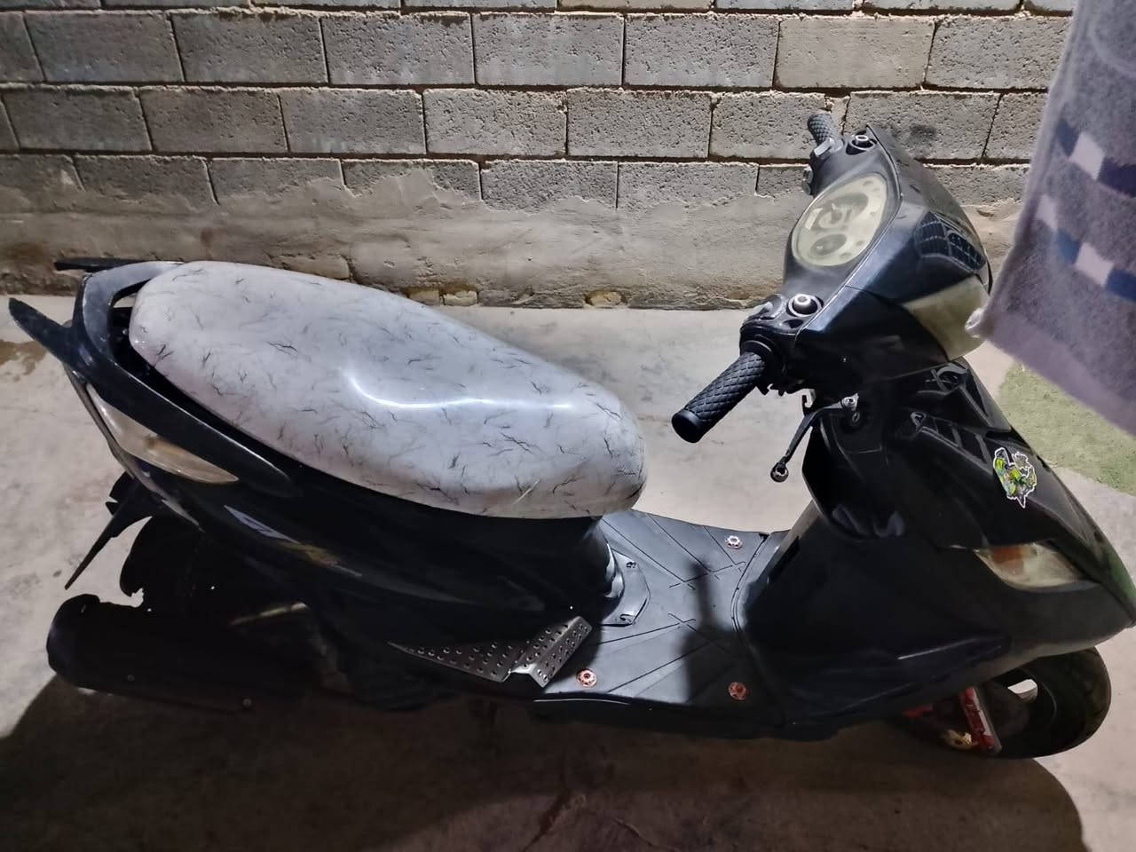 سلام عليكم ثعلب للبيع اي نقص مابيه فقط كابريتر وصخه كفرات انضاف شلعه تشك الكاع كهربائياته كله شغاله مكاني بغداد الغزاليه سعر400وبيه مجال للطيبين رقمي***********
