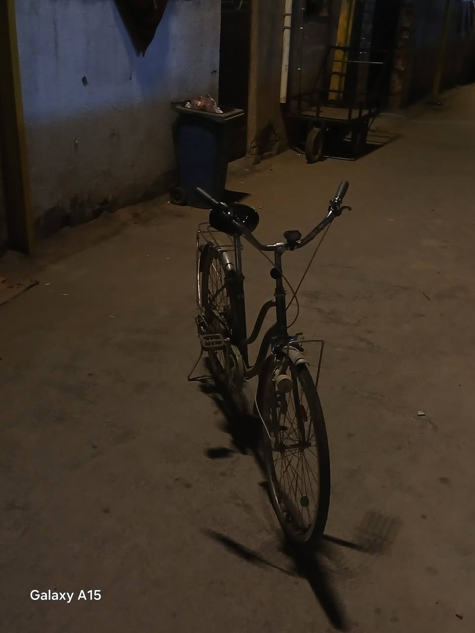 سلام عليكم بطه حجم ٢٦ لون زيتوني لماع سعرها ٩٠ و بي مجال لطيبين مكاني بغداد الامين الثانيه قرب جامع المحسن متواجد ٧ صباحاً لحد ٥ عصراً و هاذا رقمي ***********
