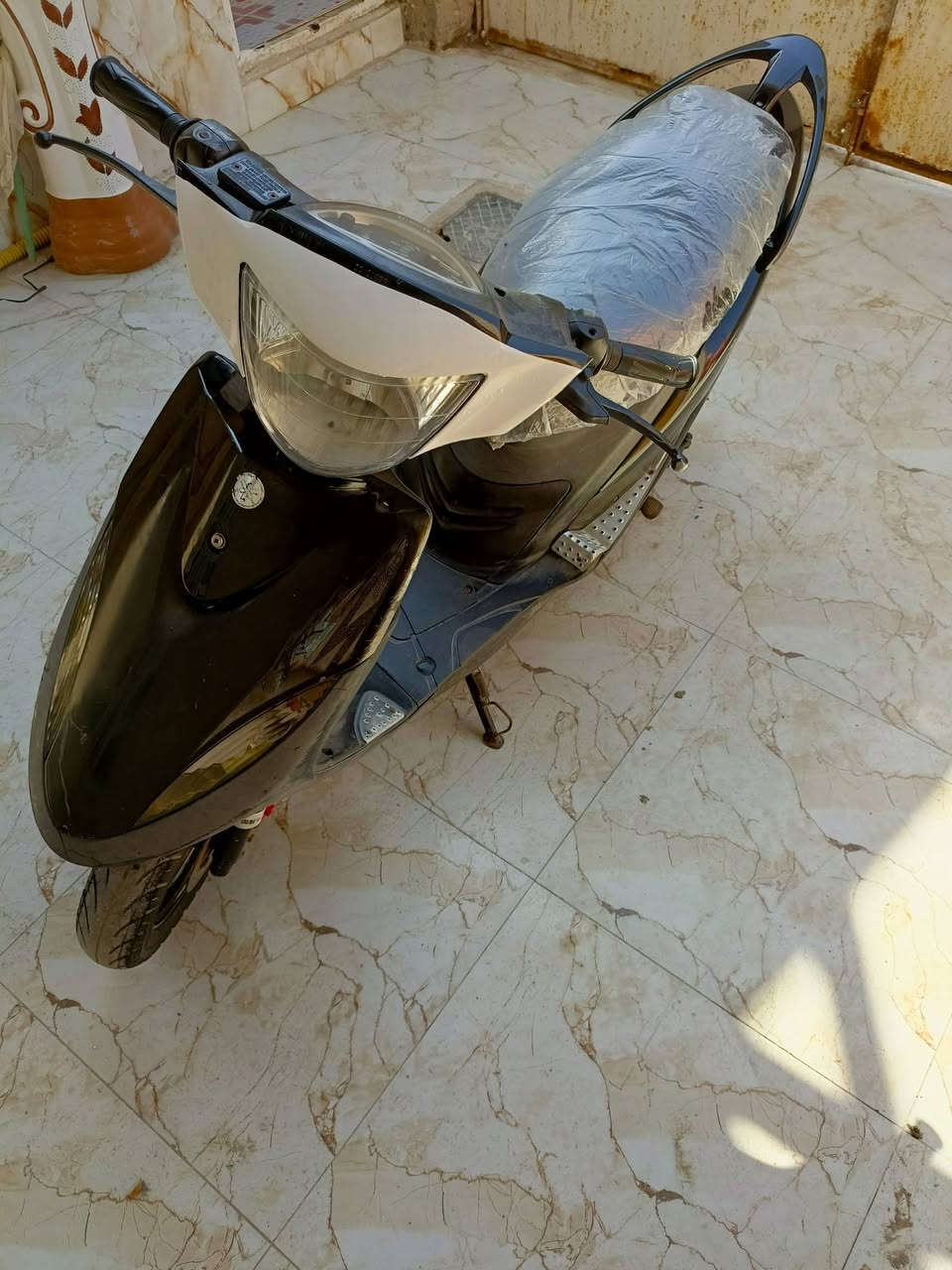 سلام عليكم دراجه ماكس للبيع
كلشي شغال سلف هندر كهربائيات مختمه كلها وي المكينه 
كابريته بلاديه مكينه ما مفتوحه كله ع لبلاد. مكاني بصره 
سعر مليون وبيهاا مجال 
شراي اتصل     ***********
