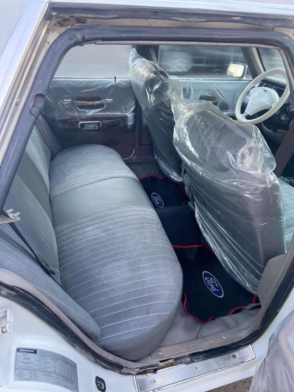 السلام عليكم 
فورد كراون فكتوريا موديل ١٩٩١ رقم واسط مكينه كير  ياباني VVT سنويه لغاية ٢٠٢٧ تعمير جديد 
السعر   ٤٨  وبيهه مجال العنوان بغداد الشعب 
للاستفسار   *********** بغداد, العراق
