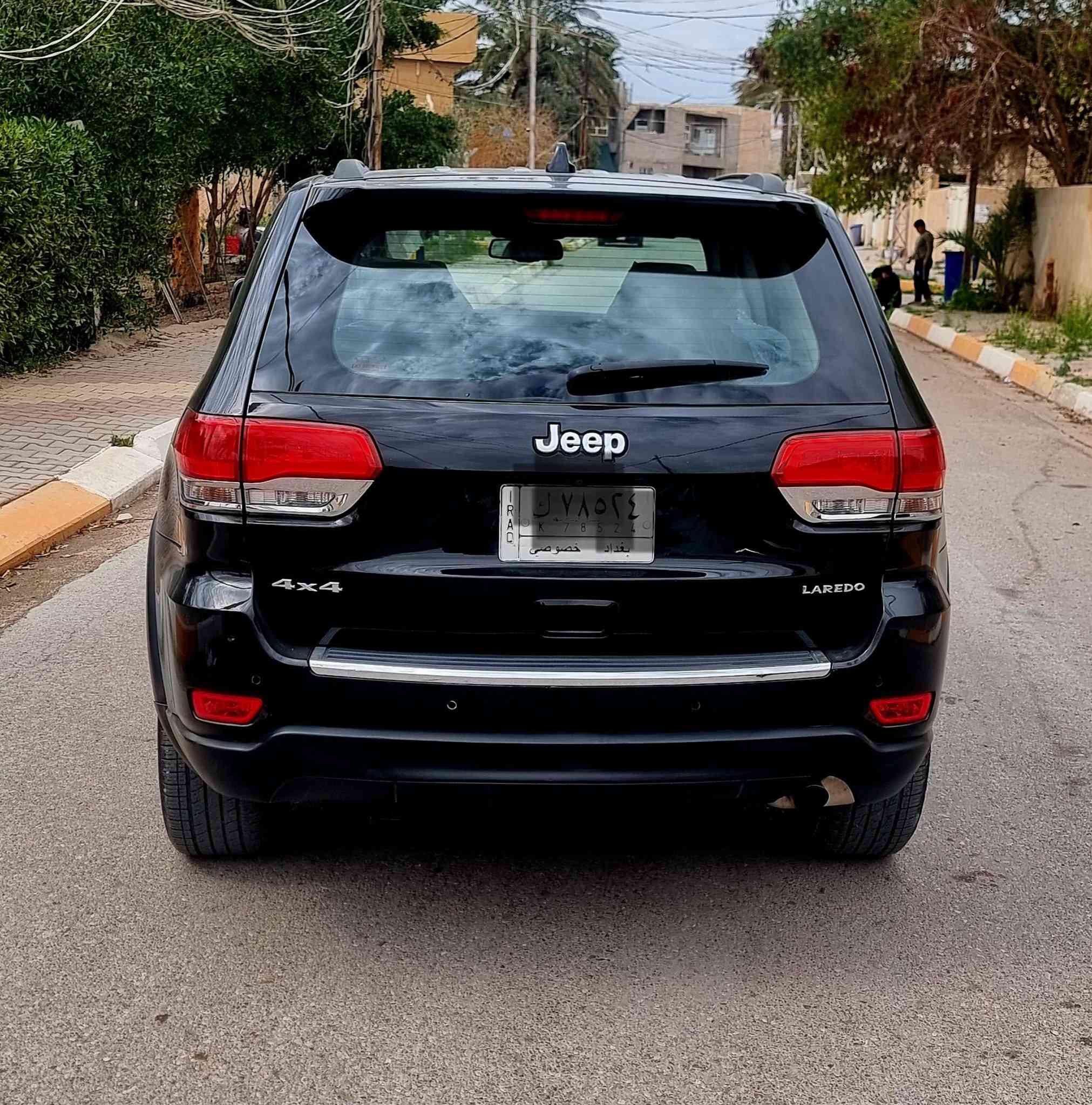 للبيع Jeep Laredo موديل 2015 خليجي — نظيف جداً
🔹 اللون: أسود ⚫
🔹 رقم بغداد
المواصفات:
بصمة تشغيل + بصمة أبواب
فتحة سقف
مقاعد جلد كهرباء
إشارات بالمرايا
تحكمات مقود جهتين
شفتات مقود
شاشة كبيرة
نظام وضعيات قيادة (MUD / SNOW / SAND)
ويل قياس 20
كير أوتوماتيك 8 سرعات (كير طيارة)
منظومة زينون
الممشى:
86,900 ميل قابل للزيادة
ملاحظات:
السيارة نظيفة جداً
استخدام بيت
لا تحتاج أي مصروف وجاهزة للاستخدام
📩 للاستفسار التواصل خاص
#الجميع 
#جيب
#لاردو
#جيب_2015
#سيارات_العراق
#بغداد
#بيع_وشراء_السيارات


**إذا كنت صاحب هذا الإعلان وتريد حذفه لأي سبب، رجاءا أرسل رسالة إلى الدعم الفني**