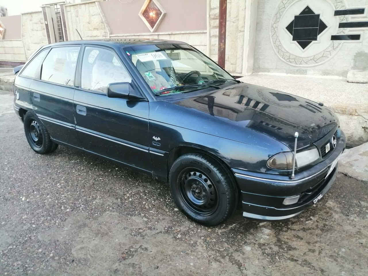 السلام عليكم 
مكلف بالنشر 
سيارة استرا للبيع 
مكينة بيها نفخ 
رقم انكليزي 
موديل 92
السعر 45$
اليبيع بأسمو السنوية تحويل فقط 
هزة جديدة 
سنوية لل2029 تسقط
تفاصيل اكثر الاتصال على الارقام 
***********
***********

