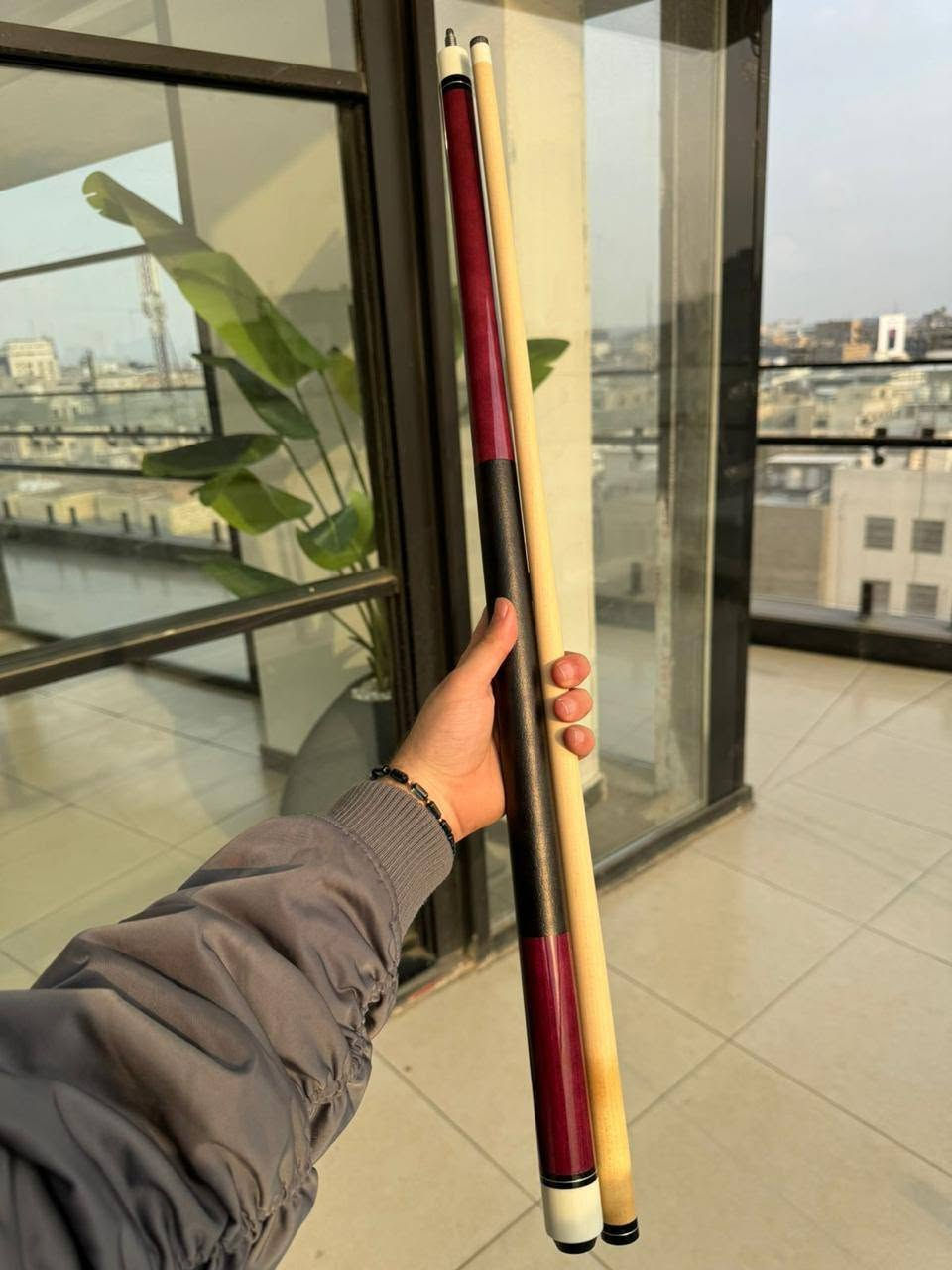 عندي ٢٥٠ كيوب بليارد  متنوع   و كيوبات جديده  و اضائه بليارد جديده بل كارتون  التواصل خاص. ورقم التلفون ***********
