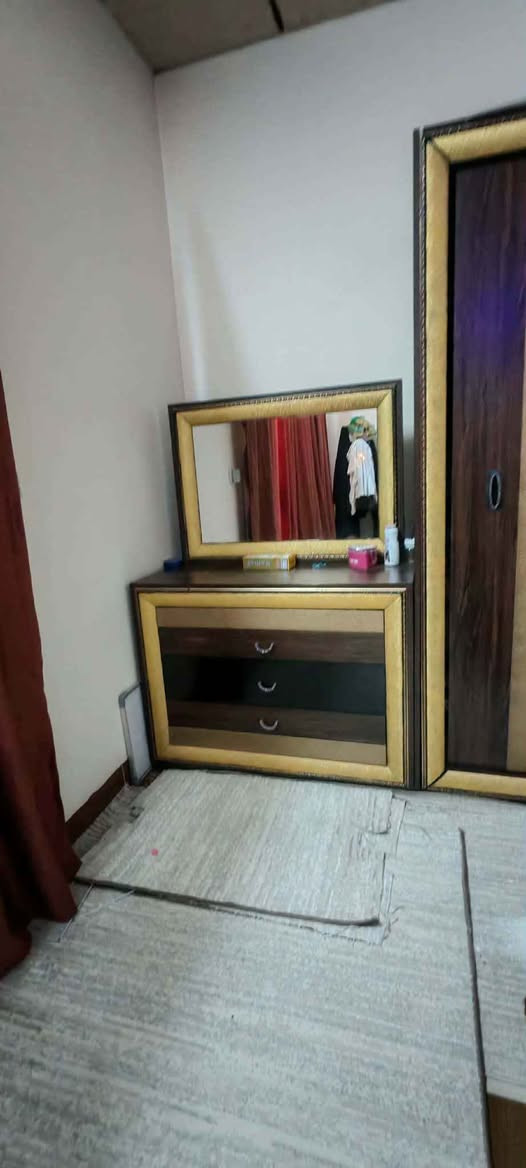 کەنتور مێز تەوالێت و مێز تەلەفزیۆنی سیسەمی لەگەڵ نییە زۆر پاکو بێ عەیبە هیچ شکاوییەکی نیە توندو تۆلە ٢٠٠ هەزارو مەعامەلە لە تەیناڵ نزیک بازیان *********** السليمانية, العراق
