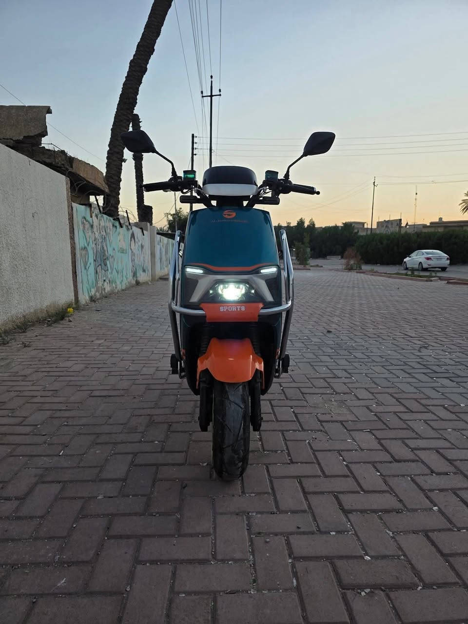 السلام عليكم ، دراجة شحن للبيع مواصفات :
6 بطاريات كبار 

ملف 2000 واط 

72 فولت 

سرعة 100 

مسجل بلوتوث 

مدرعة بالكامل 

بريكات ديسك قوية 

استخدام شخصي قليل وقطع غيارها متوفره لدى شركه الجوهرة البحرية 

سعر الدراجه : 800 الف وبيها مجال 

رقمي: ***********
