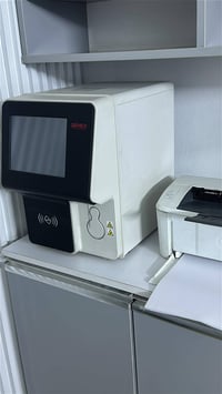 جهاز سي بي سي حديث و نظيف استعمال قليل للبيع مع طابعه 07760210778