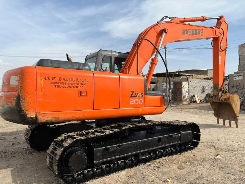 السلام عليكم البيع حفاره زت مديل 2005 رقم الماني تبريد بلادي حفاره جديدها مشتغله 13الف حفاره مكفوله وبلاديه مامفتوحه بيه برغي كله عل بلاد وضع شركه حفاره جاهزه من حداديه زناجيل ورولات وصينيه بلاديات مالات شركه ونضافه 100من 100 كهربائيات بلاديه  حفاره جاهزه الشغل مابيه أي نقص الاستفسار والاتصال عل رقم ***********
