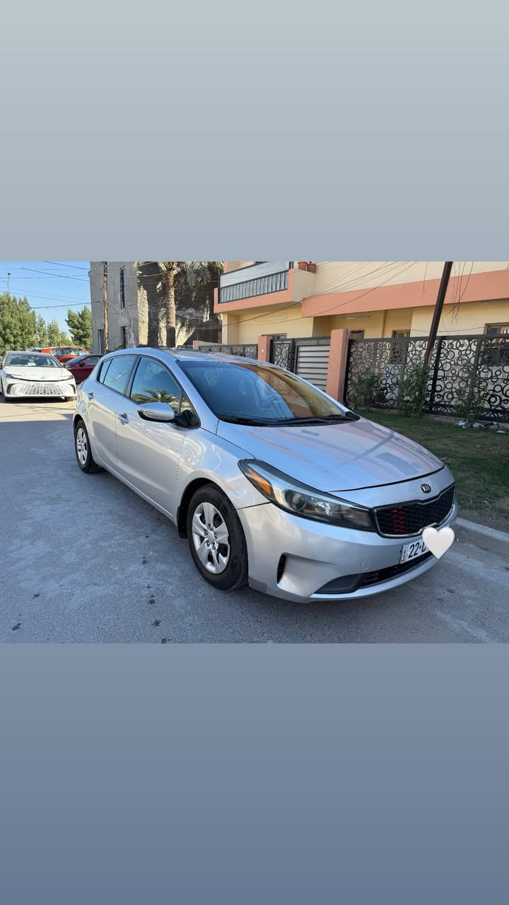 السلام عليكم
فورتي هاتش باك للبيع 
موديل 2017  
رقم اربيل الجديد 
سنوية بسمي تحويل 
تحكمات ستيرن جهتين 
اشاير بالمري 
تحكم مري 
تخم تاير جديد 
محرك 2000 GDI نظيف يخبل
السياره كير مكينه صدر تبريد مكفوول 
ماشيه 63 الف 

السعر 120 ورقه  وبيهة مجال بسيط 
عنواني بغداد 
رقم الهاتف ،.:      *********** متوفر واتساب فقط
