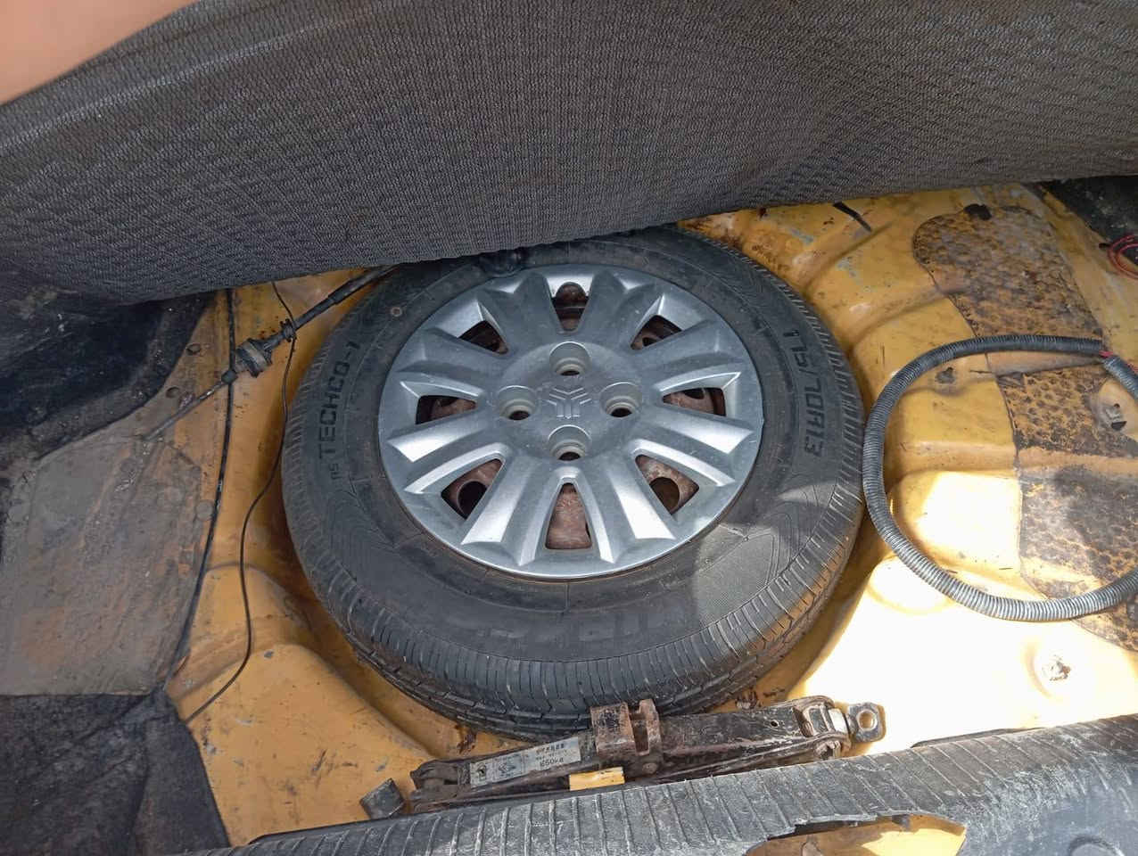 موديل 16 سنويه 27 مكينه كير صدر تخم تاير كله جديد داخلهه جديد شاشه كامره كهربائيات كلهه شغاله نقص كمبريسر ونقص باور ستيرن
السعر35وبيه مجال
‎0772 276 5772
