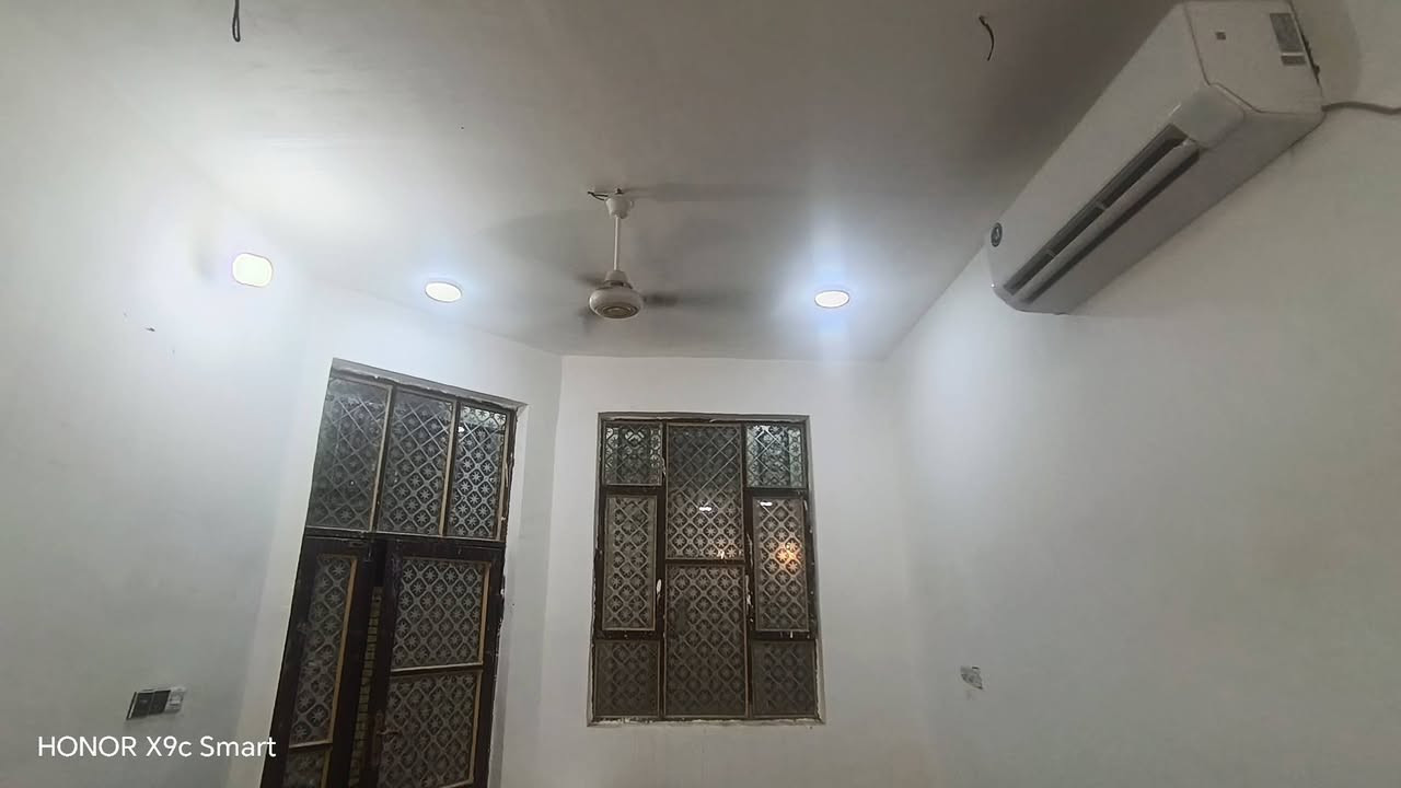 🏡 للبيع – دار سكن زراعي
📍 العنوان: گاع وسام ال حامي يبعد 100 متر عن الشارع الحولي 
📐 المساحة: 200 متر  
🏗️ البناء: طابق واحد بناء حديث

🔹 الطابق الأرضي:
غرفتين نوم + صالة استقبال + مطبخ + حمام داخلي وخارجي

نقص بس سيراميك الأرضيه 
📞 للاستفسار والتواصل:
*********** واتساب
